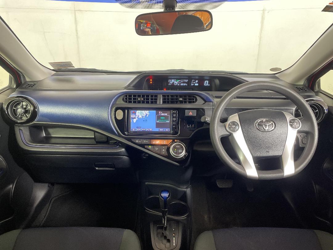 Photo '17' of Toyota Aqua