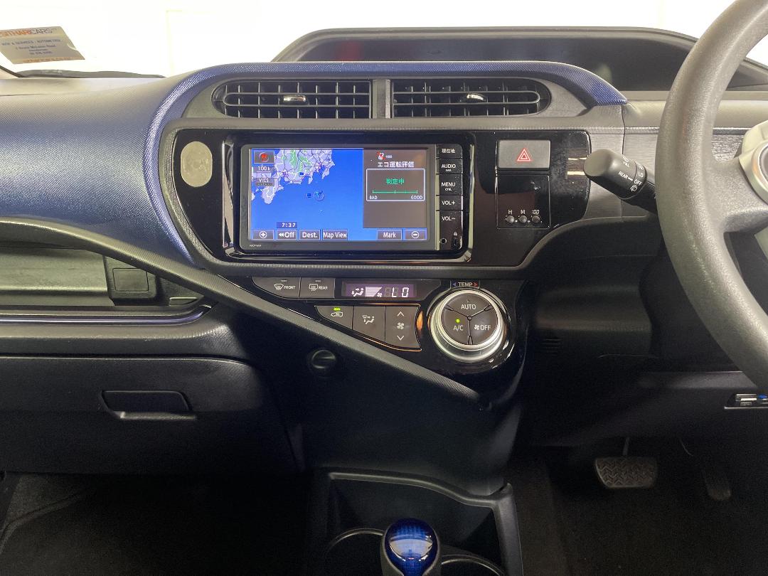 Photo '18' of Toyota Aqua