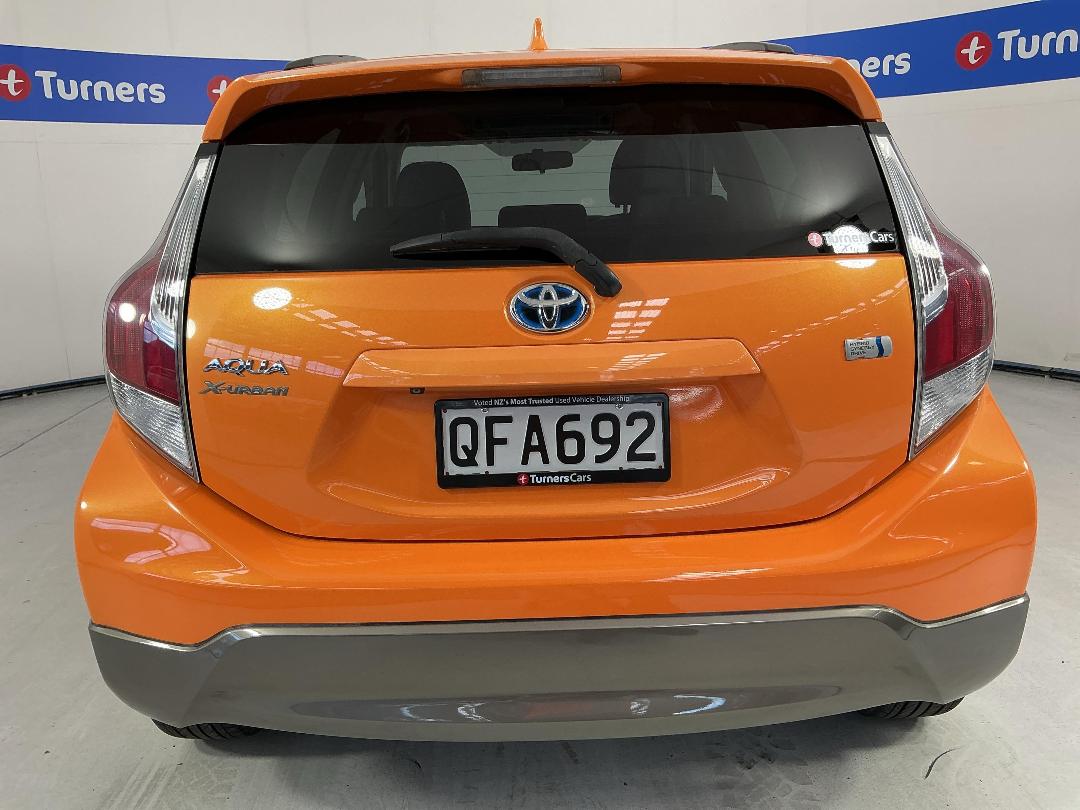 Photo '6' of Toyota Aqua