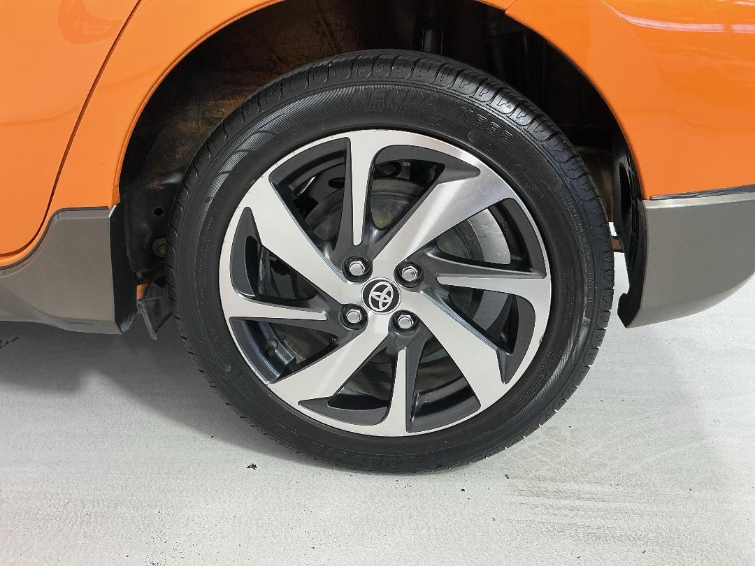 Photo '11' of Toyota Aqua