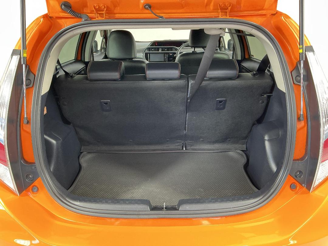 Photo '14' of Toyota Aqua