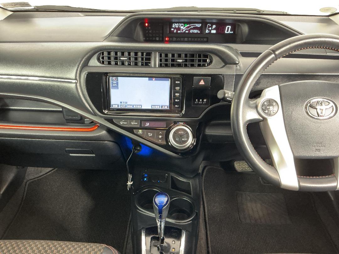 Photo '18' of Toyota Aqua