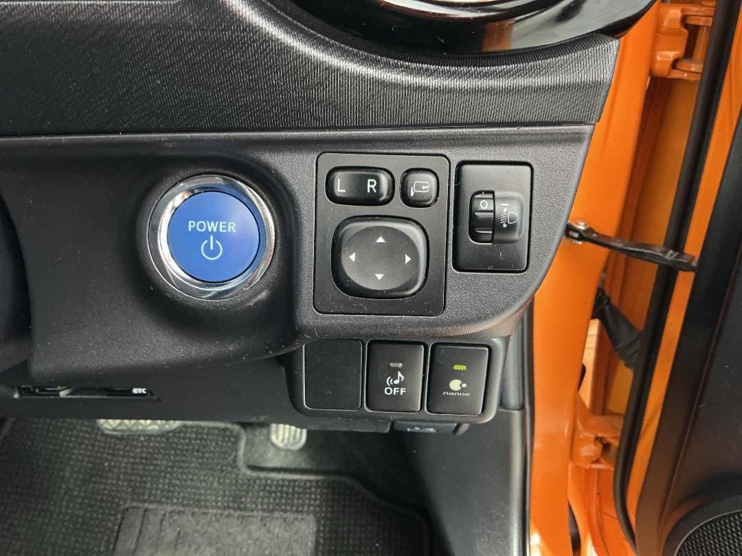 Photo '24' of Toyota Aqua