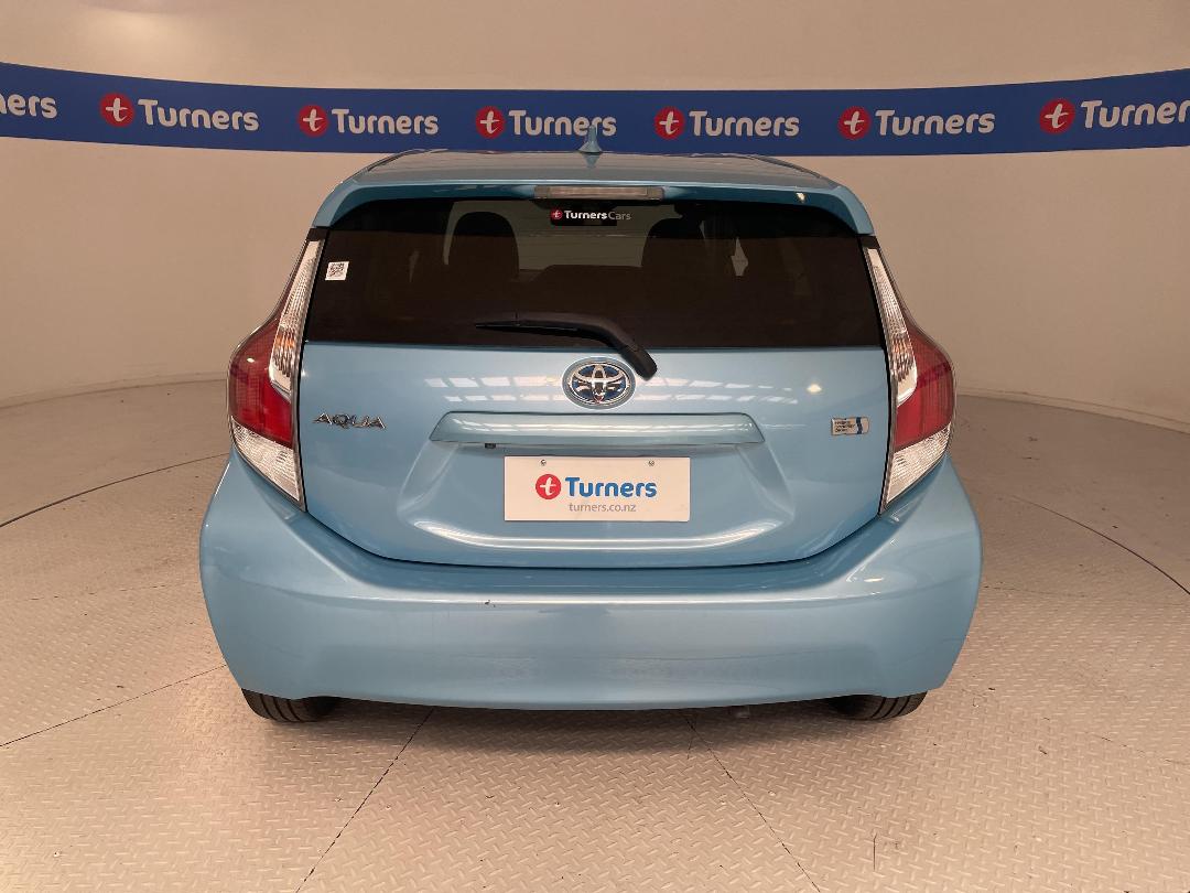 Photo '6' of Toyota Aqua