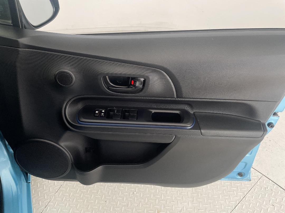 Photo '15' of Toyota Aqua