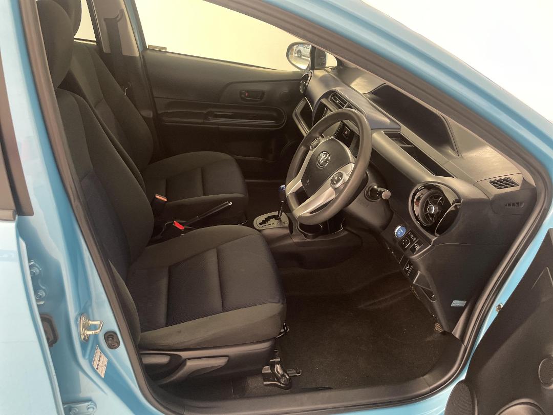 Photo '16' of Toyota Aqua