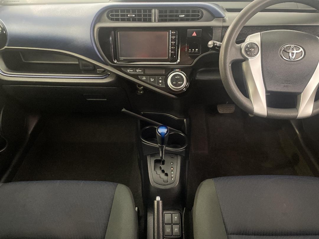 Photo '18' of Toyota Aqua