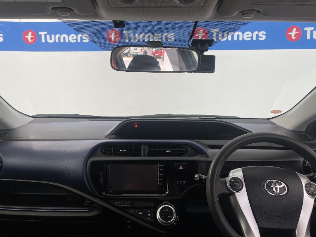 Photo '17' of Toyota Aqua