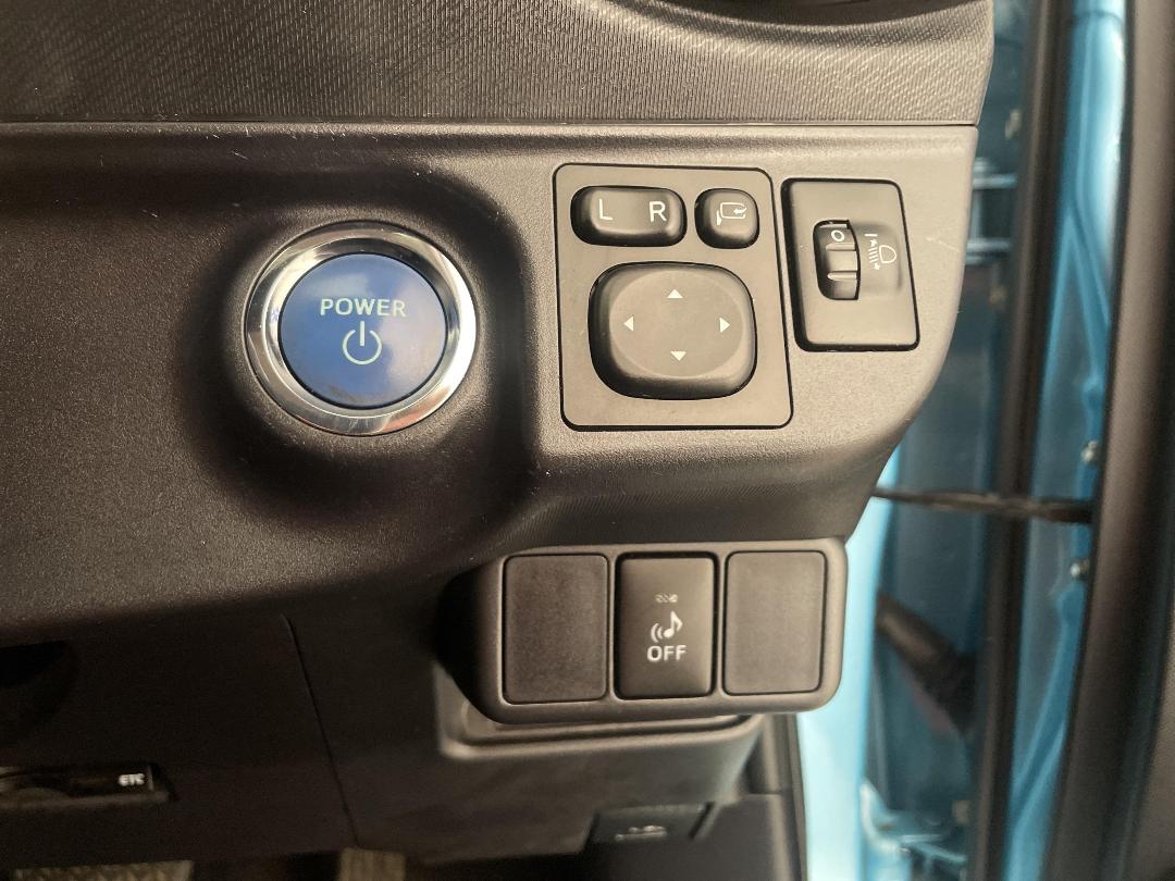 Photo '24' of Toyota Aqua