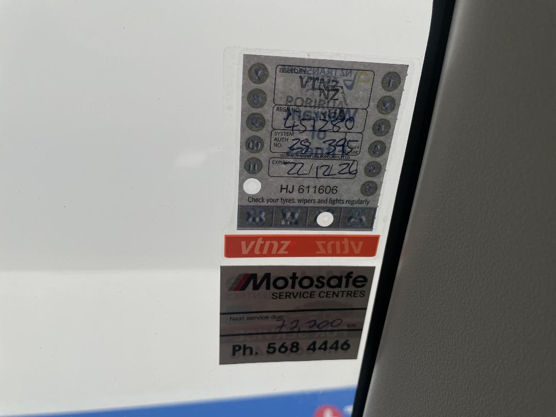 Photo '33' of Toyota Aqua