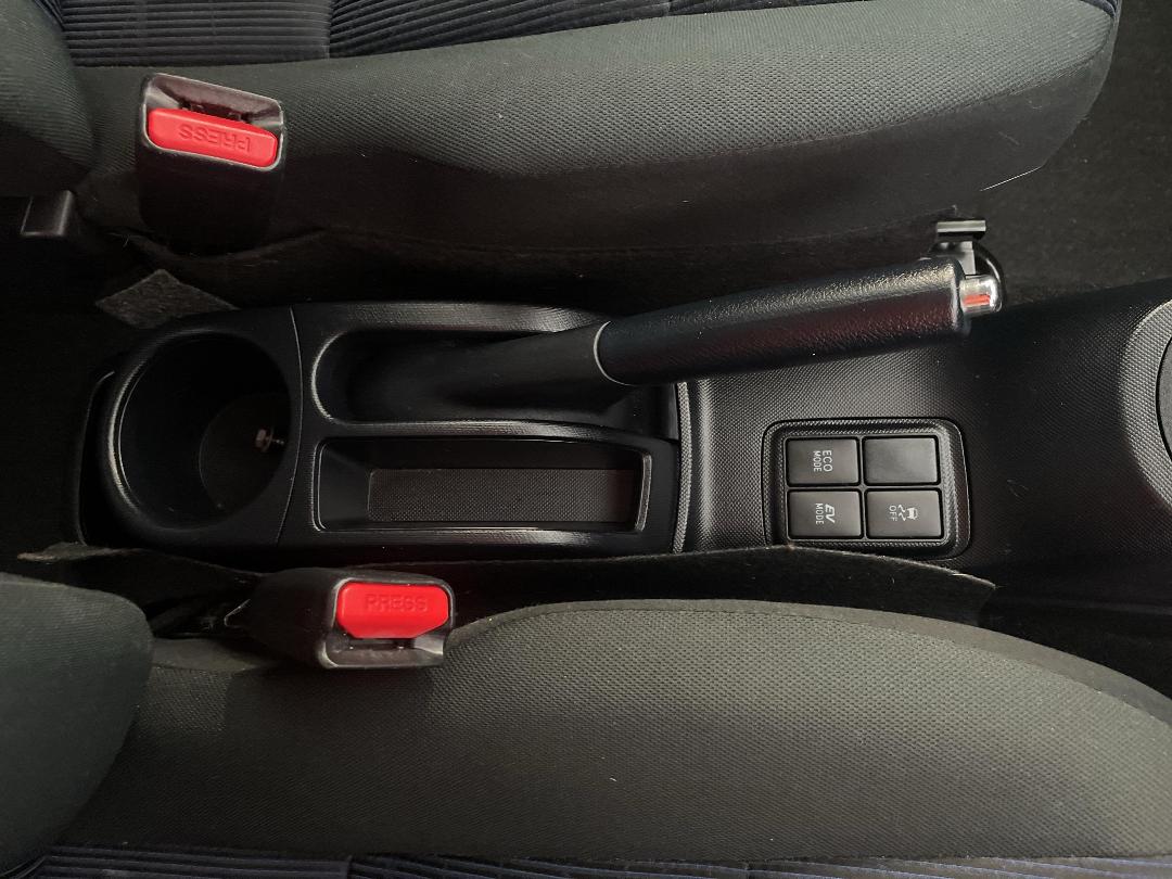 Photo '32' of Toyota Aqua