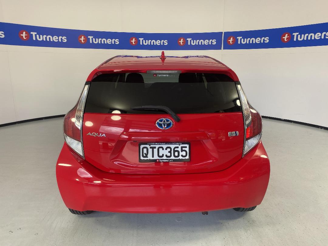 Photo '6' of Toyota Aqua Photo '6' of Toyota Aqua