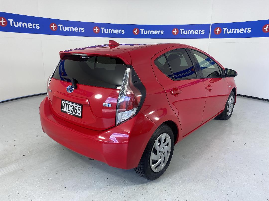 Photo '7' of Toyota Aqua Photo '7' of Toyota Aqua