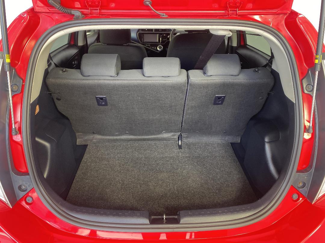 Photo '14' of Toyota Aqua Photo '14' of Toyota Aqua