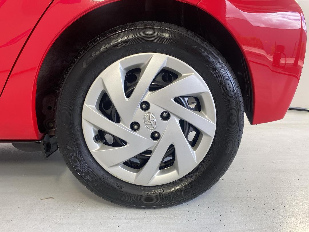 Photo '11' of Toyota Aqua Photo '11' of Toyota Aqua