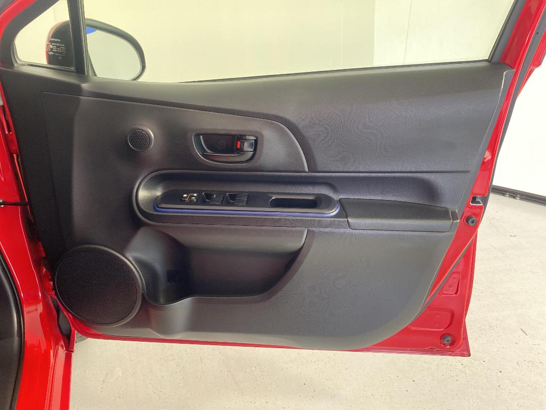 Photo '15' of Toyota Aqua Photo '15' of Toyota Aqua