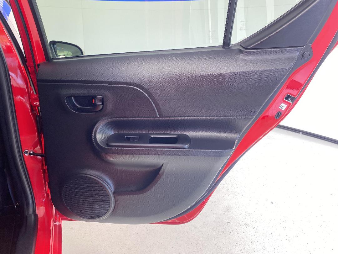 Photo '19' of Toyota Aqua Photo '19' of Toyota Aqua