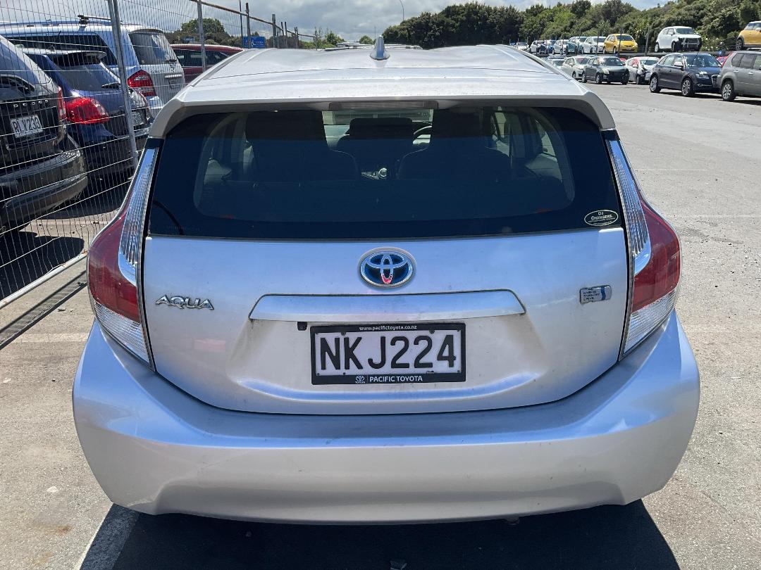 Photo '5' of Toyota Aqua Photo '5' of Toyota Aqua