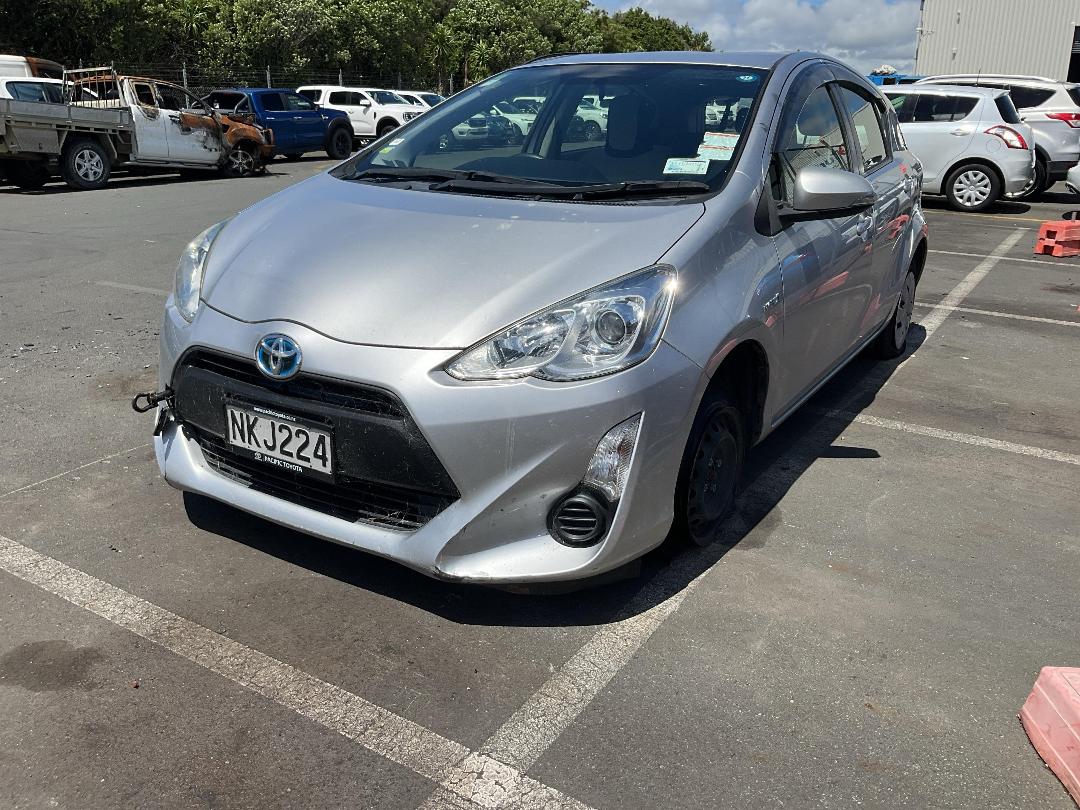 Photo '3' of Toyota Aqua Photo '3' of Toyota Aqua