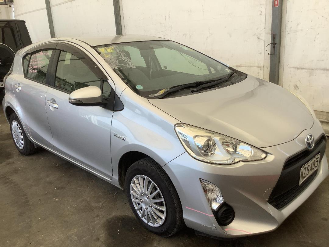 Photo '3' of Toyota Aqua Photo '3' of Toyota Aqua