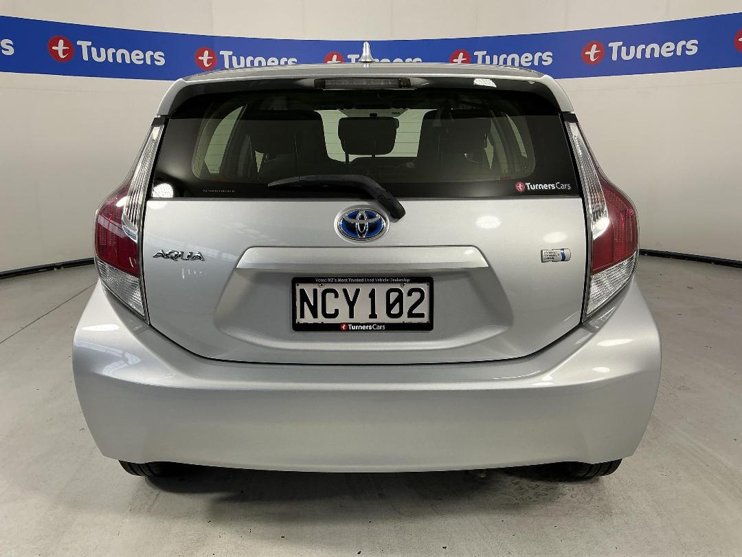 Photo '6' of Toyota Aqua