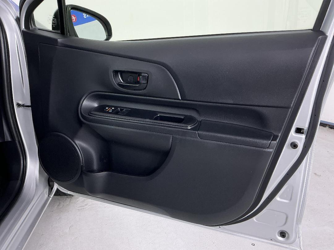 Photo '15' of Toyota Aqua