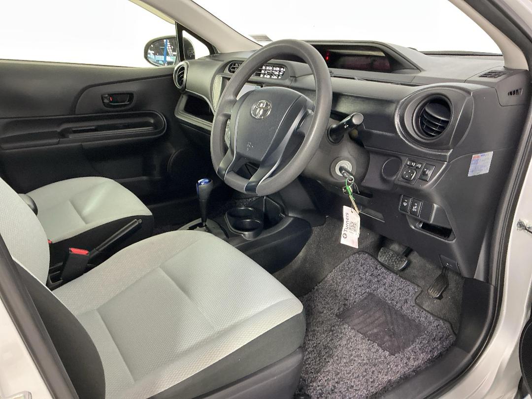 Photo '16' of Toyota Aqua