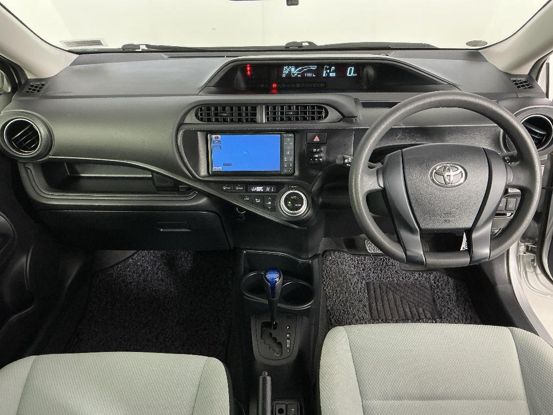 Photo '17' of Toyota Aqua