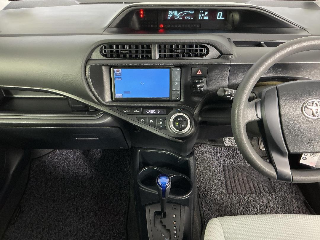 Photo '18' of Toyota Aqua