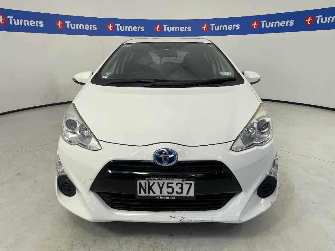 Photo '2' of Toyota Aqua Photo '2' of Toyota Aqua