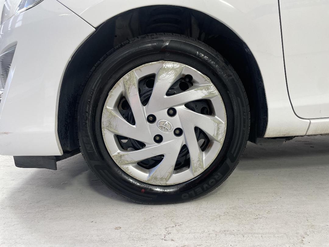 Photo '10' of Toyota Aqua Photo '10' of Toyota Aqua