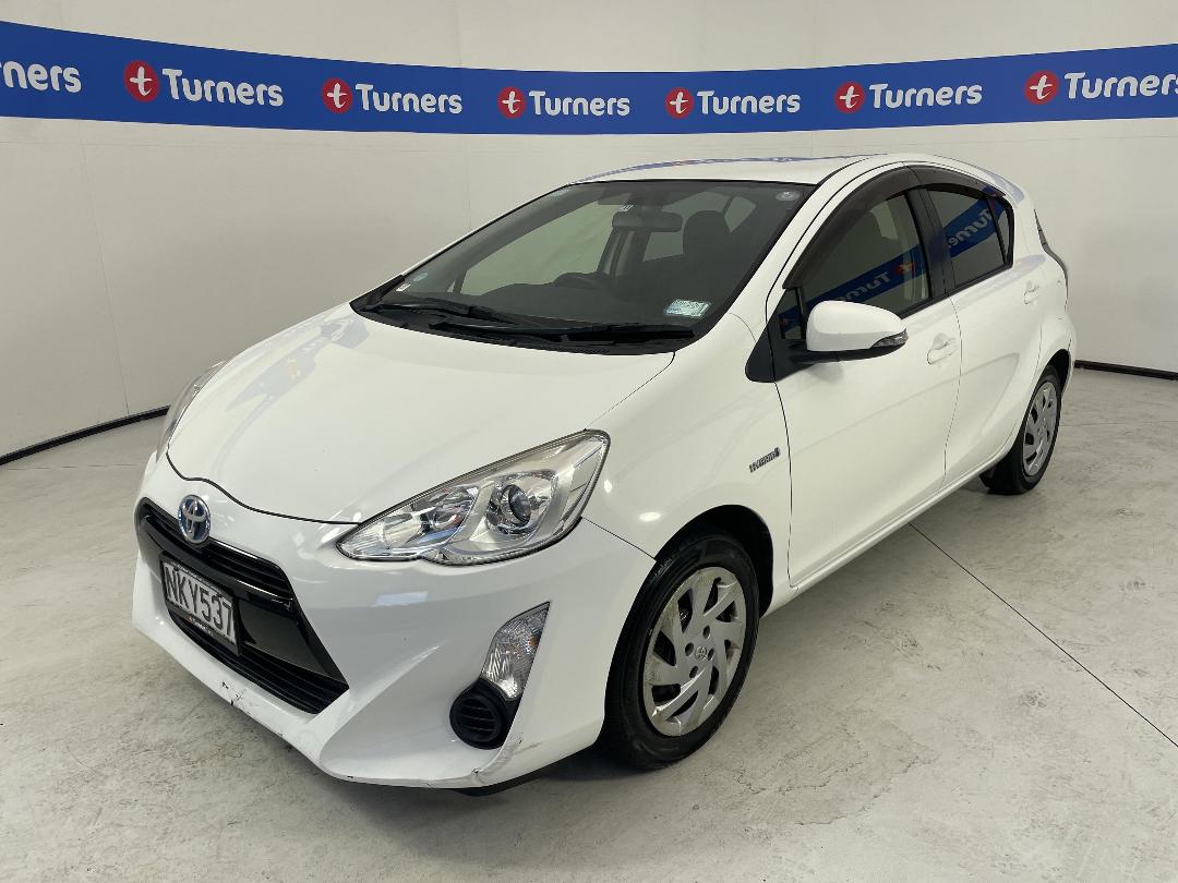 Photo '4' of Toyota Aqua Photo '4' of Toyota Aqua