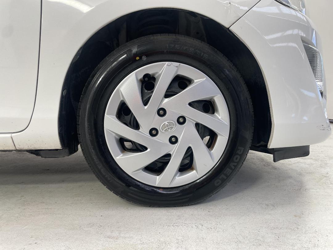 Photo '9' of Toyota Aqua Photo '9' of Toyota Aqua