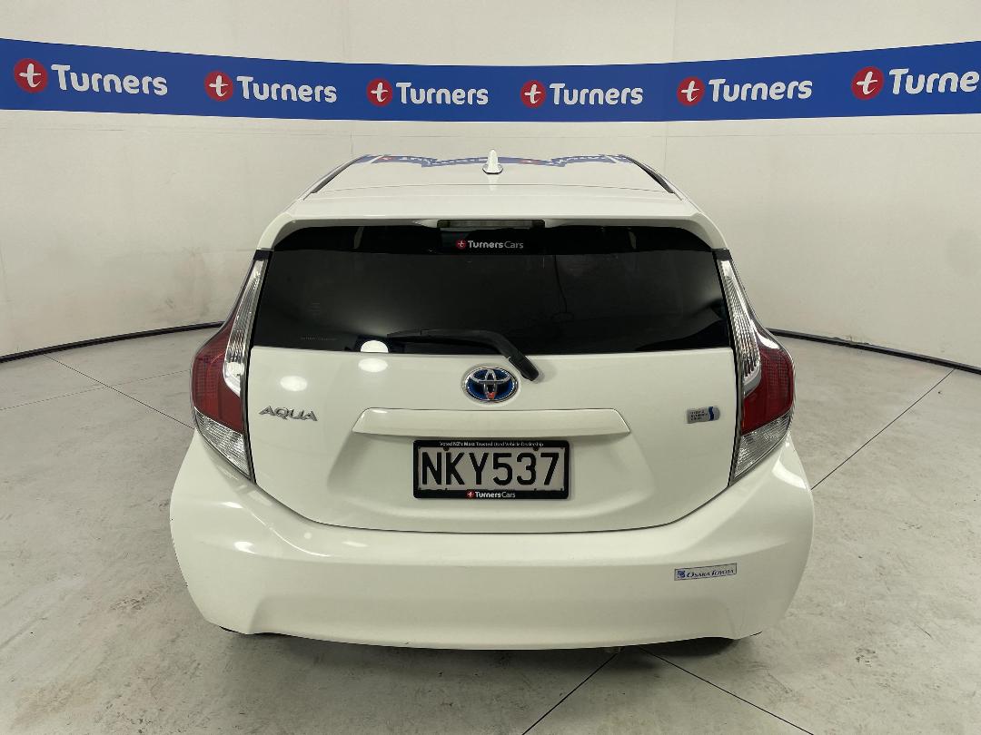 Photo '6' of Toyota Aqua Photo '6' of Toyota Aqua