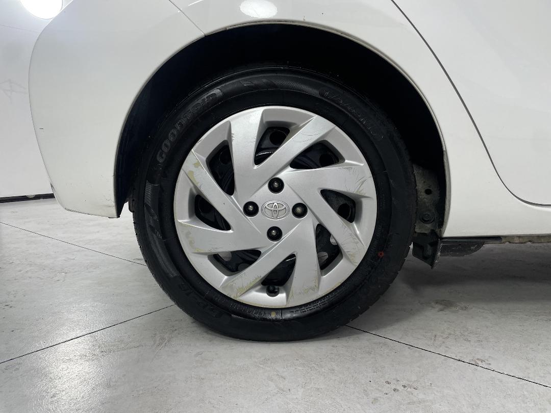 Photo '12' of Toyota Aqua Photo '12' of Toyota Aqua