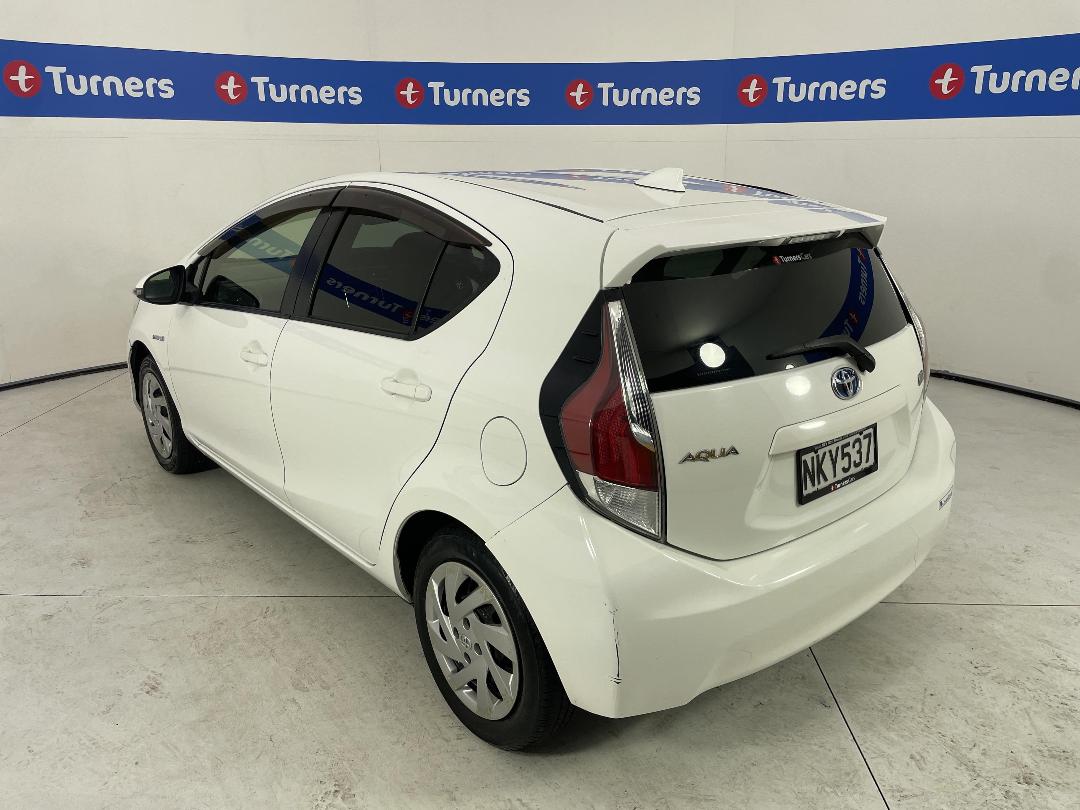 Photo '5' of Toyota Aqua Photo '5' of Toyota Aqua