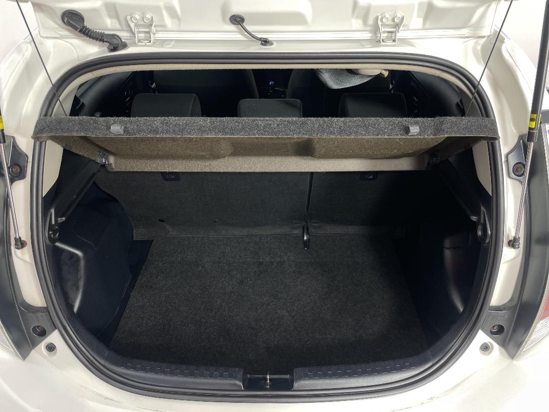 Photo '14' of Toyota Aqua Photo '14' of Toyota Aqua