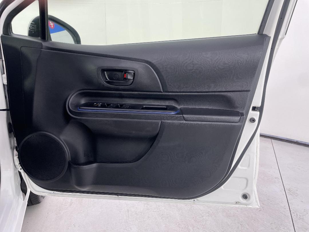 Photo '15' of Toyota Aqua Photo '15' of Toyota Aqua