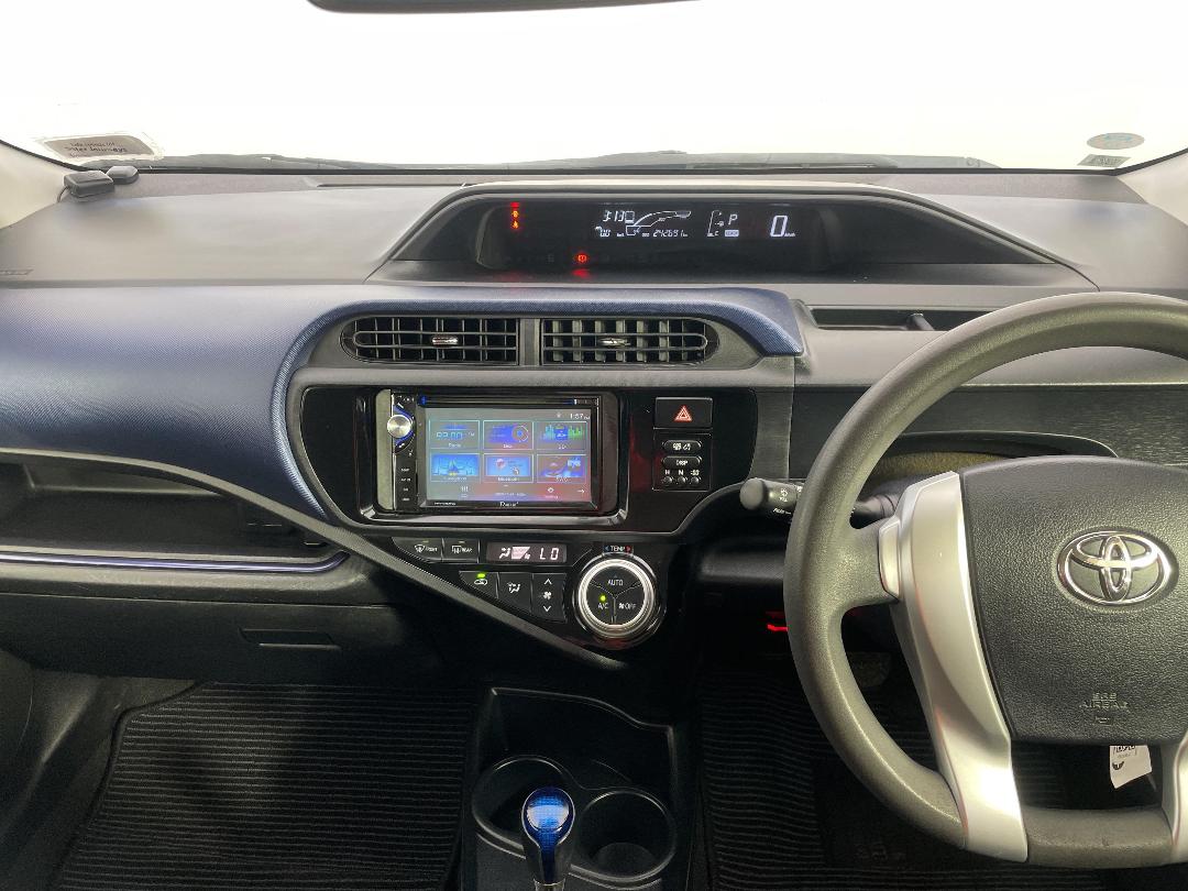 Photo '17' of Toyota Aqua Photo '17' of Toyota Aqua