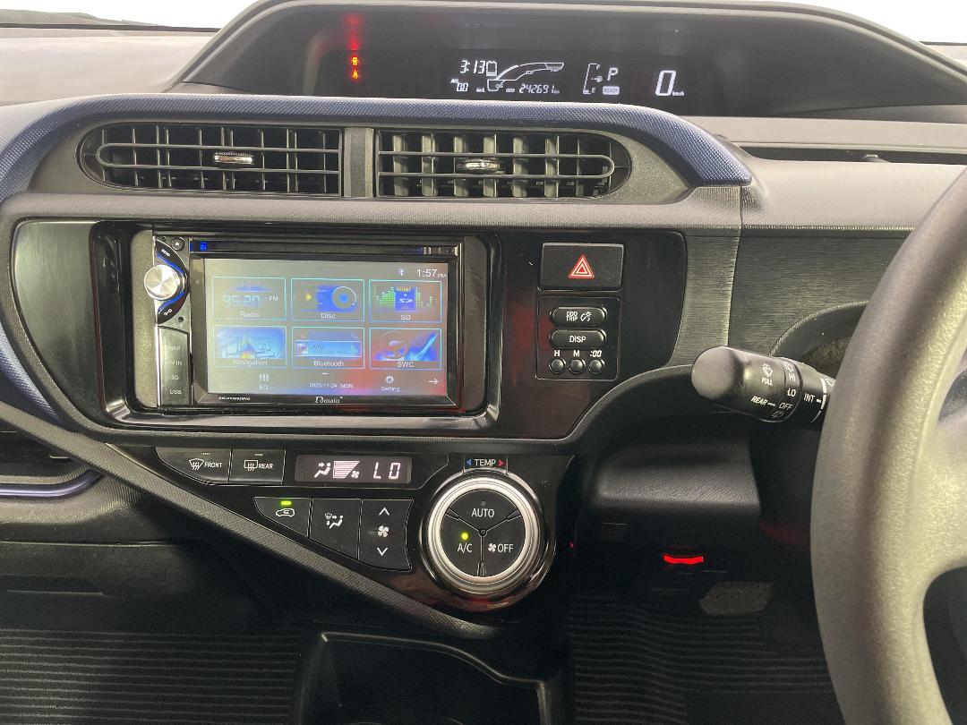 Photo '18' of Toyota Aqua Photo '18' of Toyota Aqua