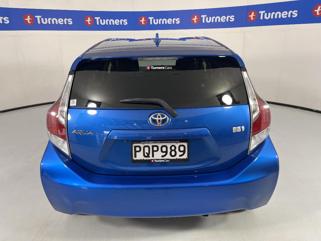 Photo '6' of Toyota Aqua Photo '6' of Toyota Aqua