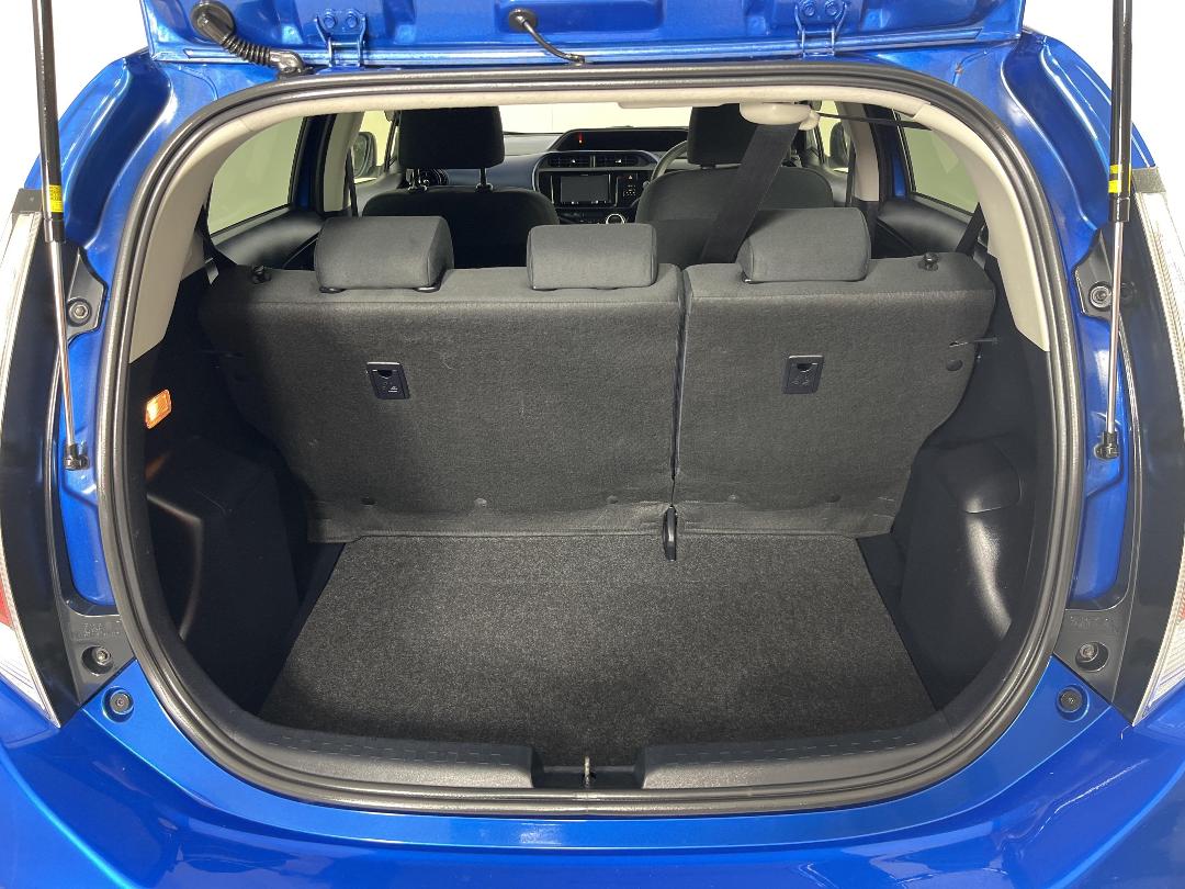 Photo '14' of Toyota Aqua Photo '14' of Toyota Aqua