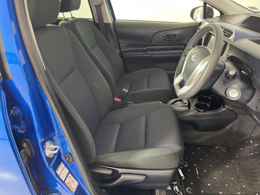 Photo '16' of Toyota Aqua Photo '16' of Toyota Aqua