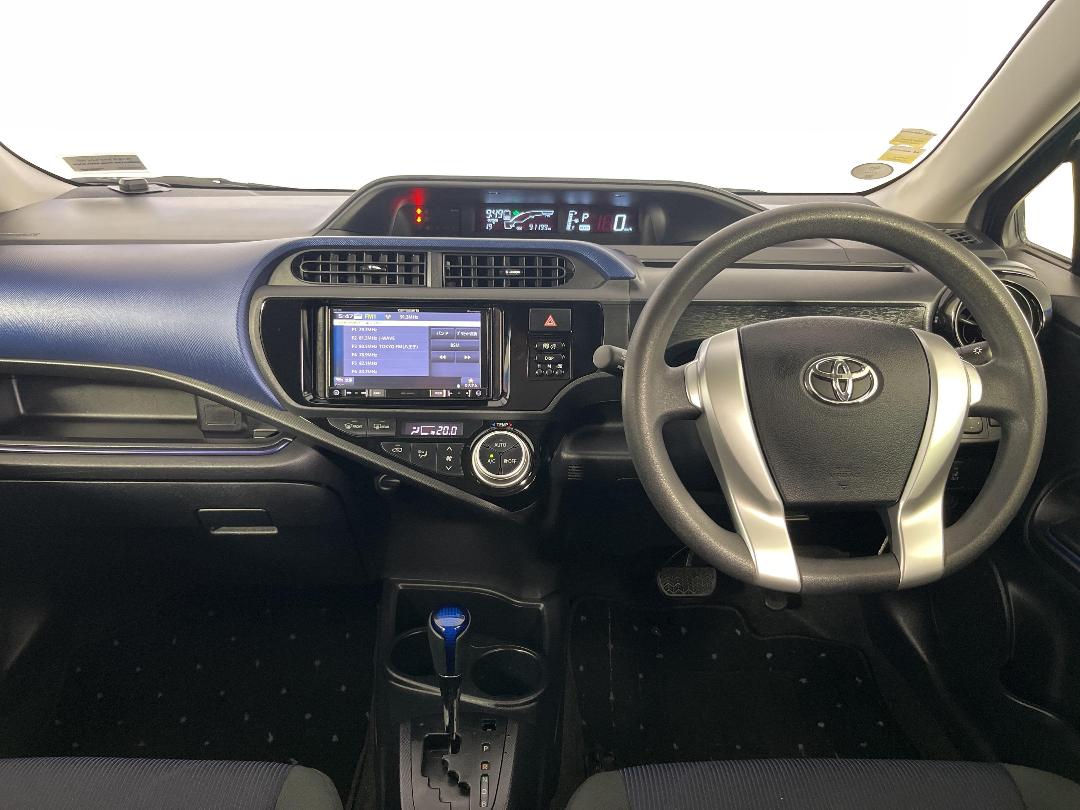 Photo '17' of Toyota Aqua Photo '17' of Toyota Aqua