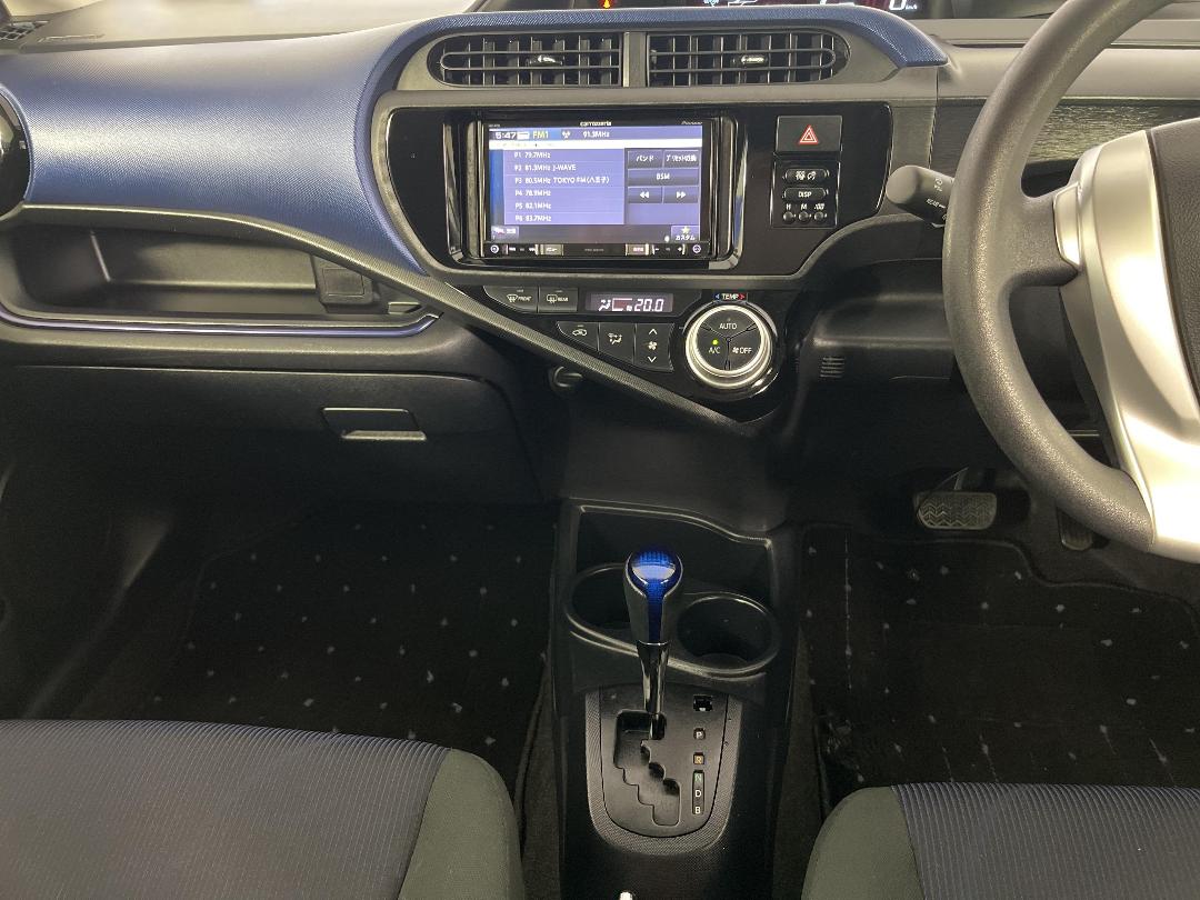 Photo '18' of Toyota Aqua Photo '18' of Toyota Aqua