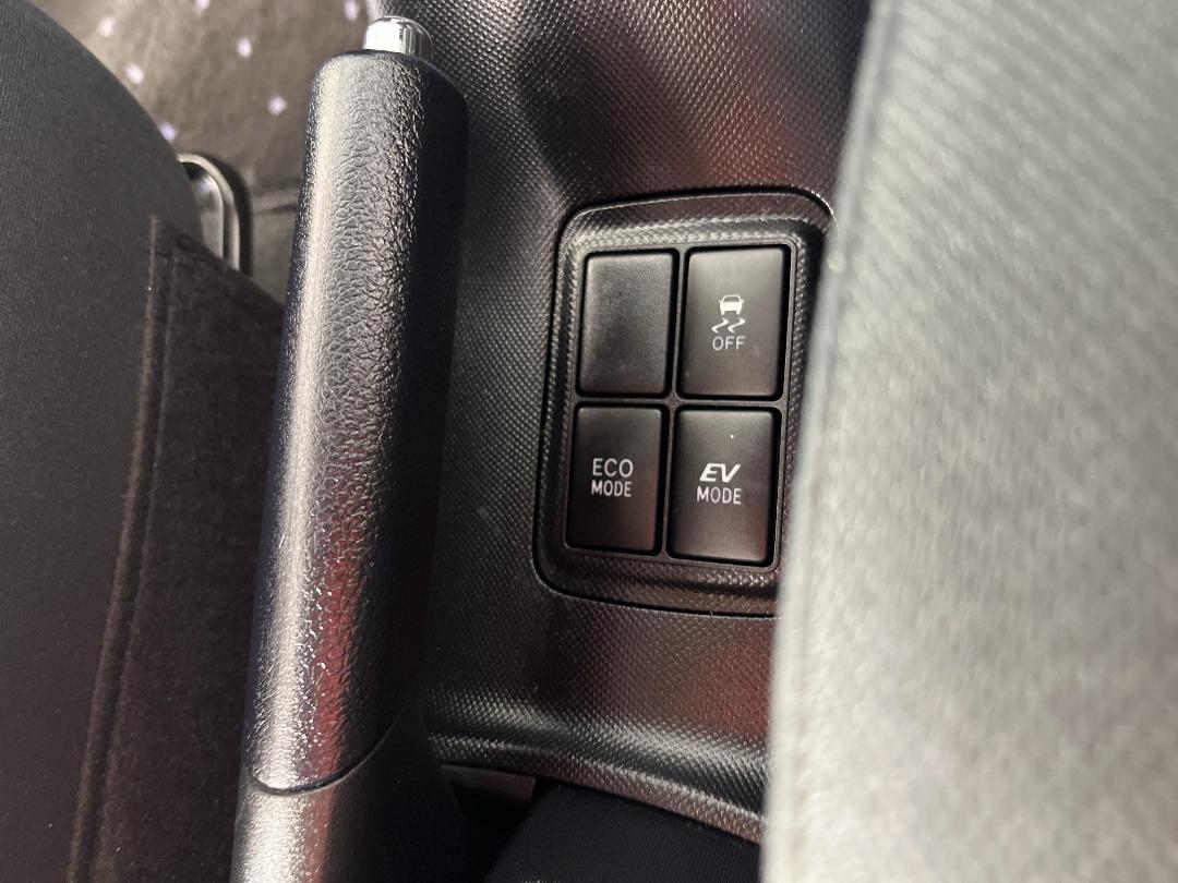 Photo '25' of Toyota Aqua Photo '25' of Toyota Aqua