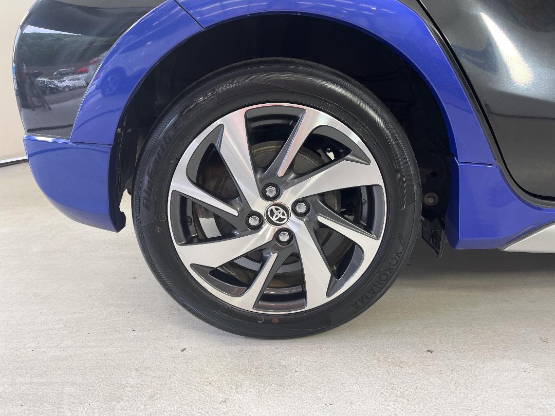 Photo '12' of Toyota Aqua