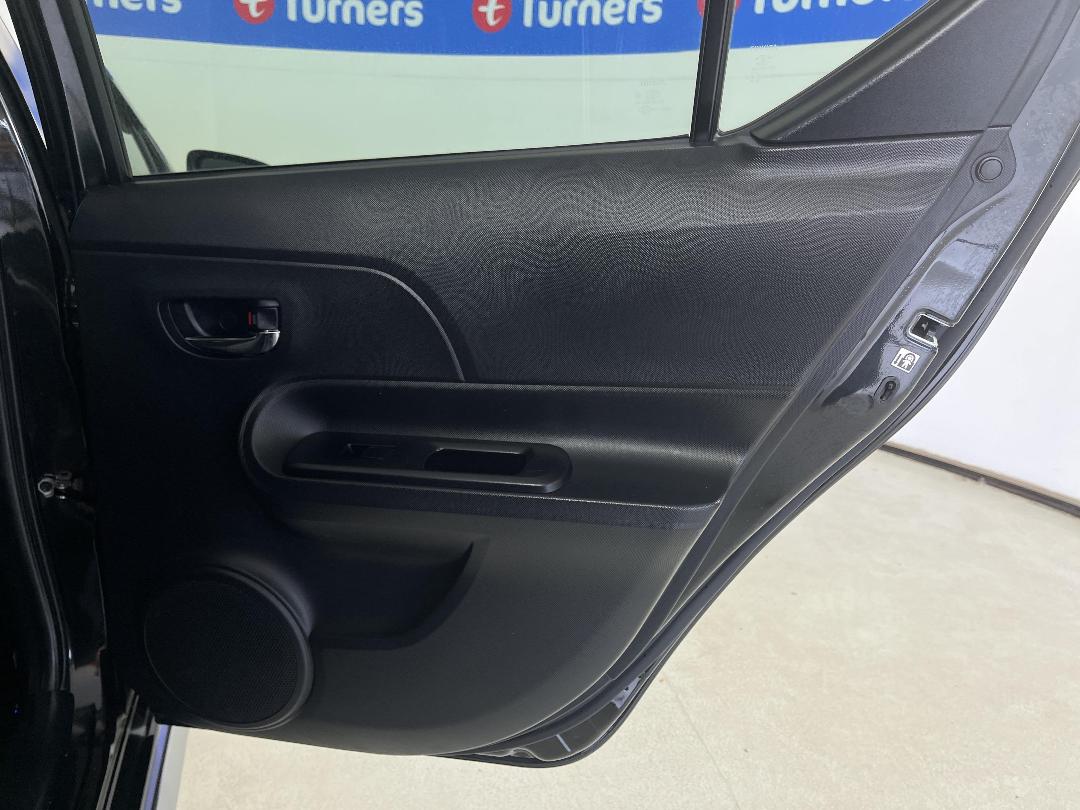 Photo '19' of Toyota Aqua