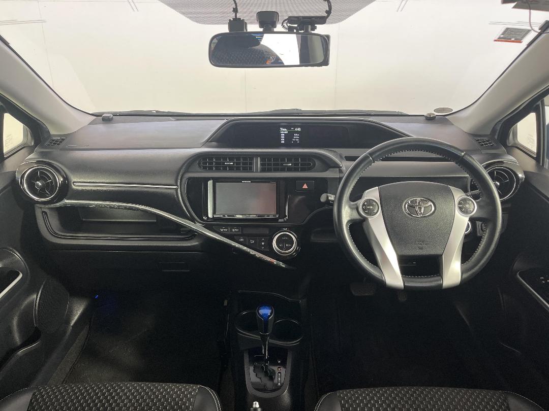 Photo '17' of Toyota Aqua