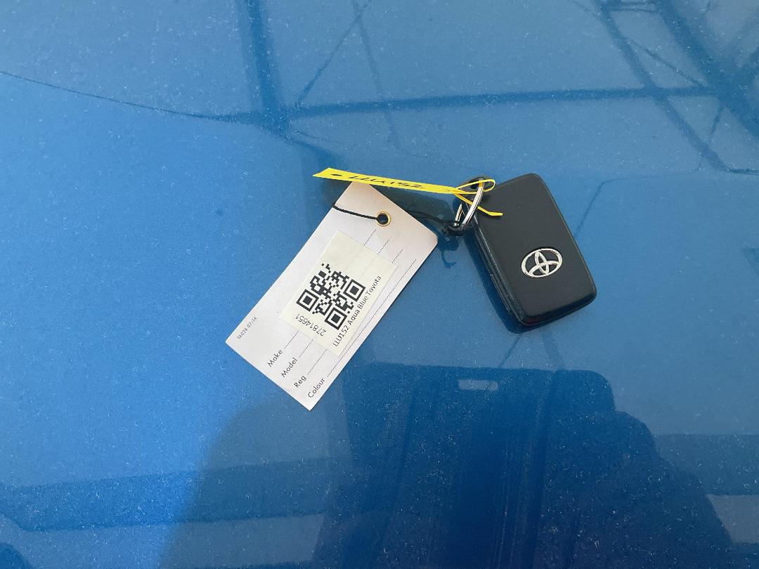 Photo '10' of Toyota Aqua